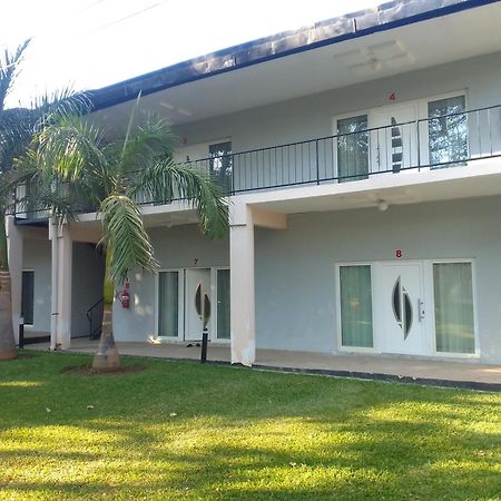 Aparthotel Vapour Lounge à Lusaka Extérieur photo